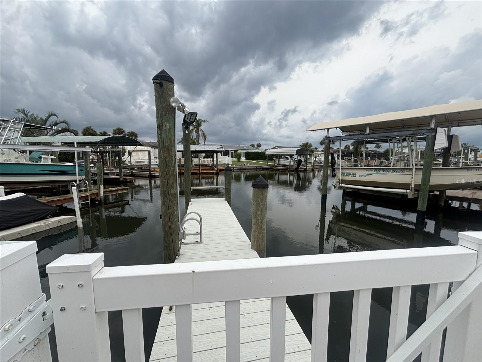 APOLLO BEACH UNIT 08 A RESUBDI - Residential