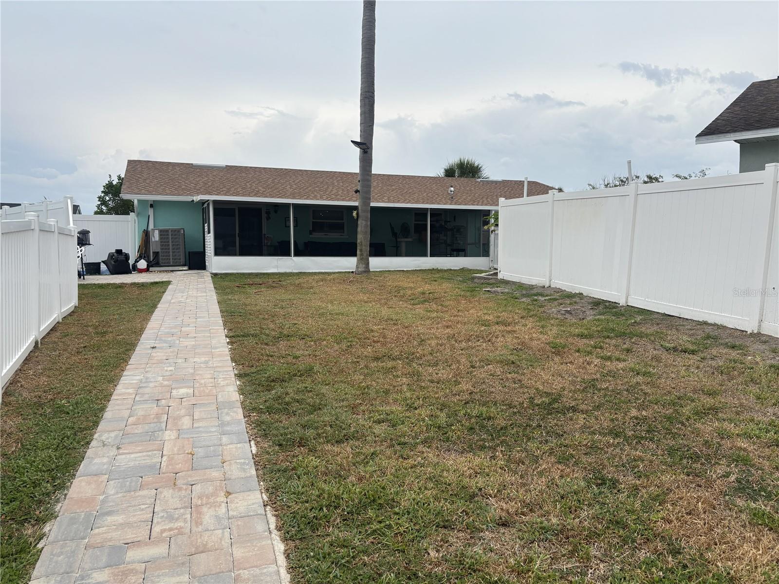 APOLLO BEACH UNIT 08 A RESUBDI - Residential