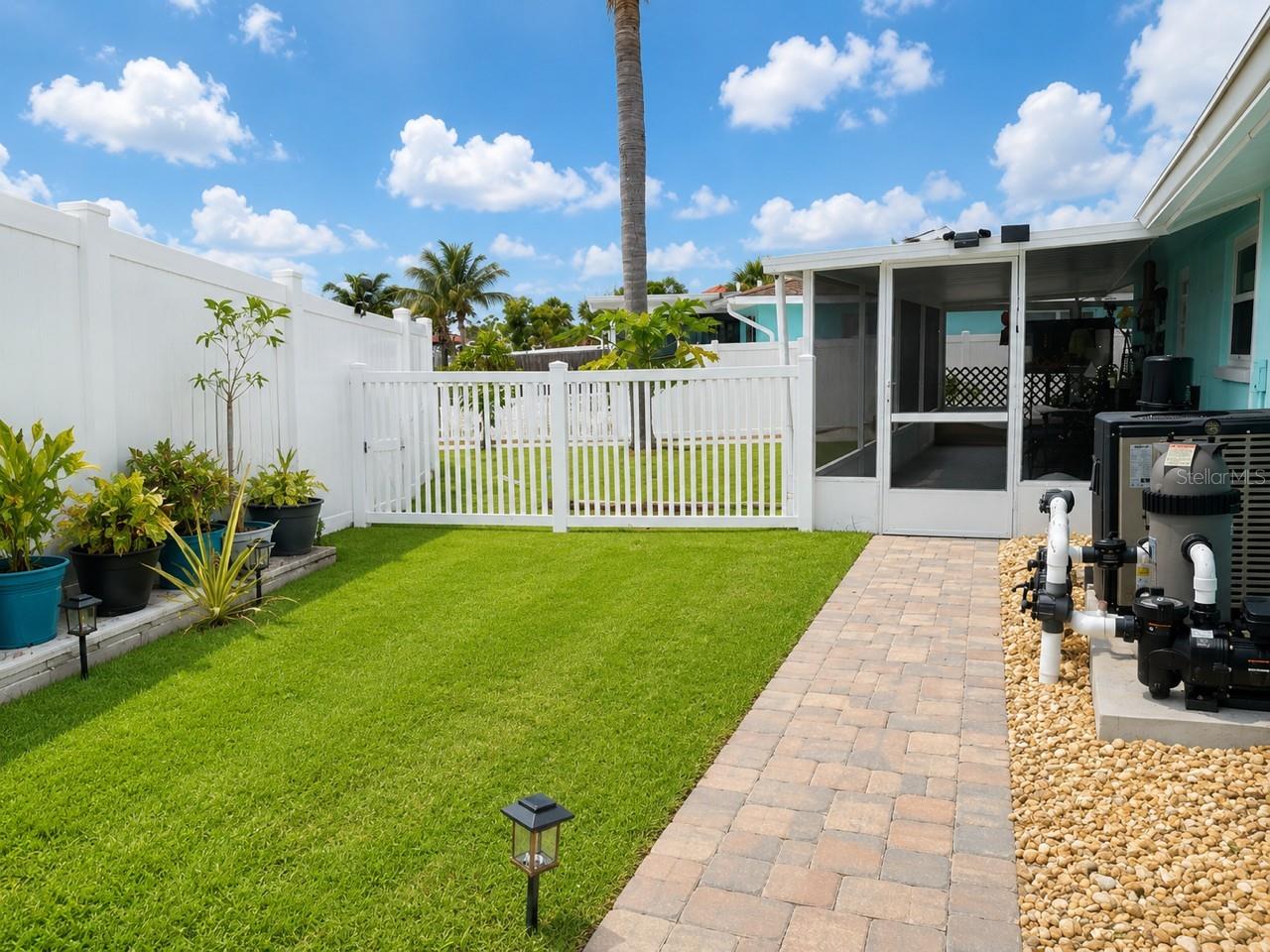 APOLLO BEACH UNIT 08 A RESUBDI - Residential