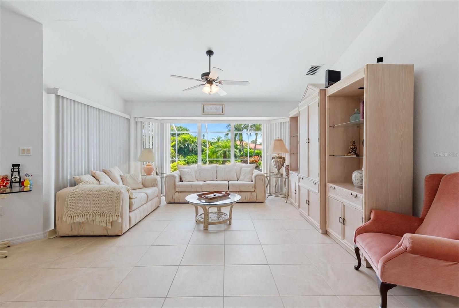 ROTONDA PEBBLE BEACH - Residential