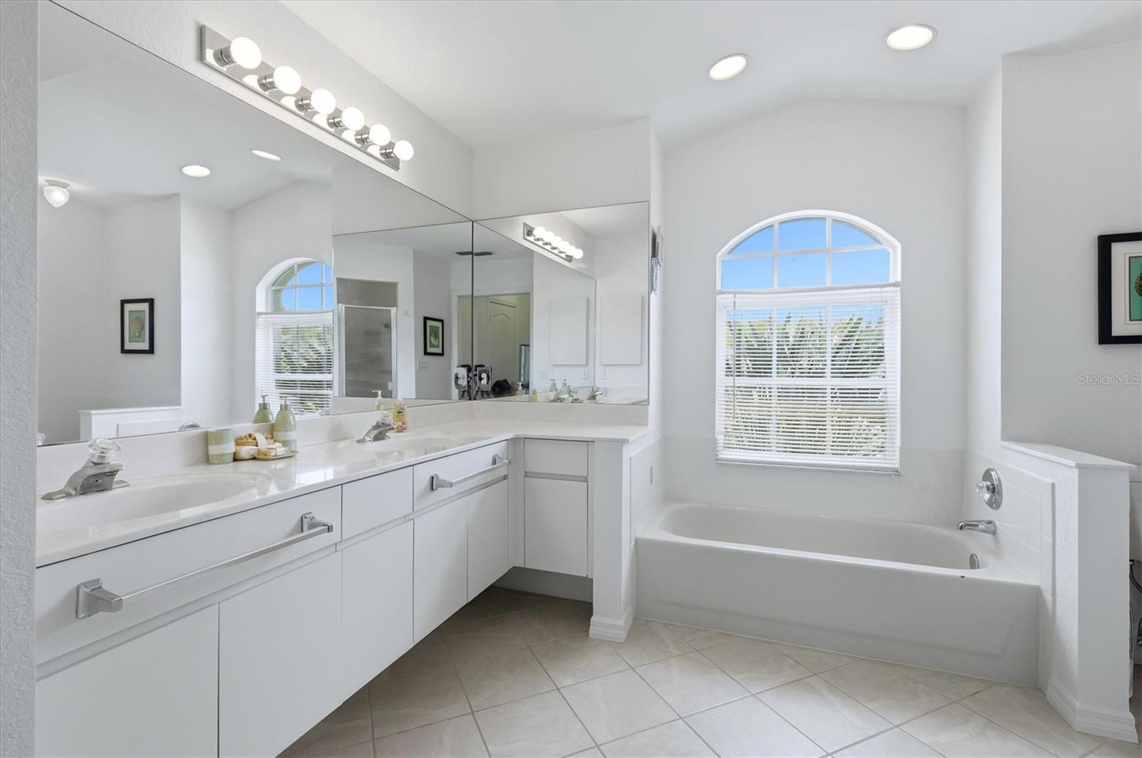 ROTONDA PEBBLE BEACH - Residential
