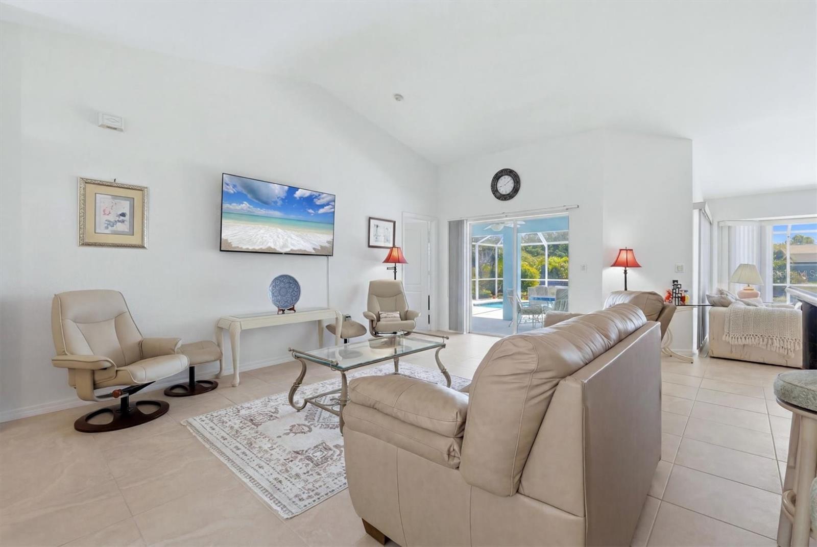 ROTONDA PEBBLE BEACH - Residential