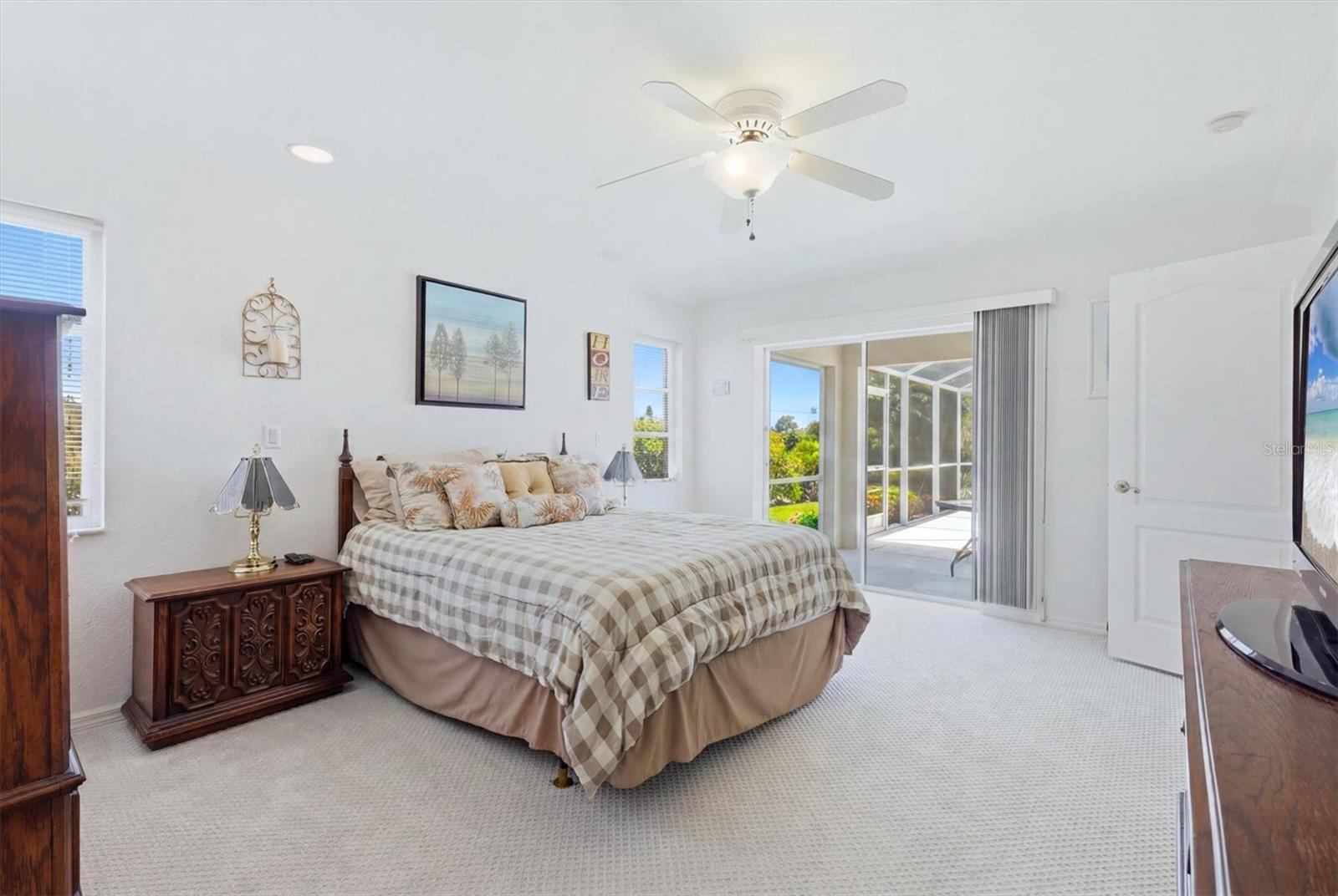 ROTONDA PEBBLE BEACH - Residential