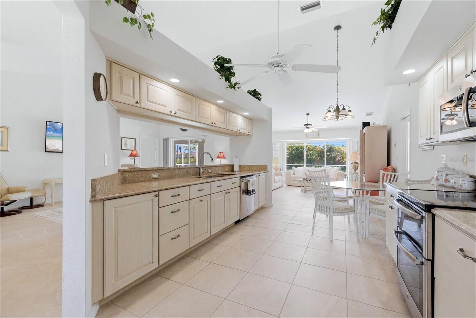 ROTONDA PEBBLE BEACH - Residential