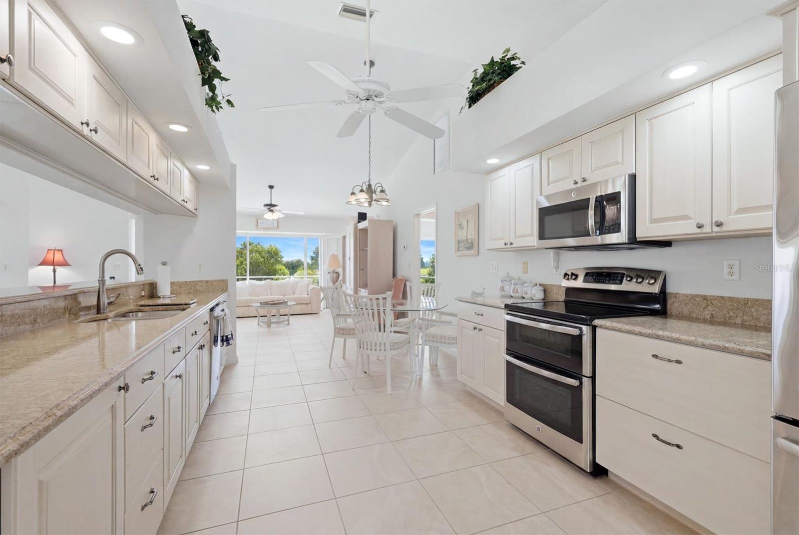 ROTONDA PEBBLE BEACH - Residential