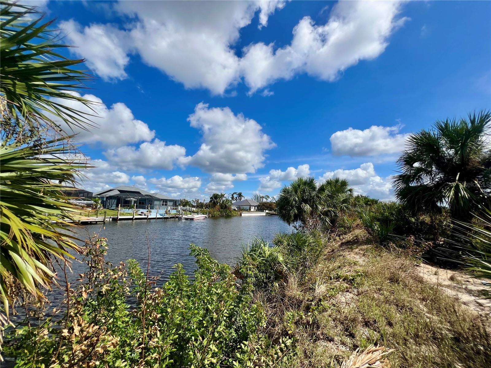 CAPE CORAL - Land