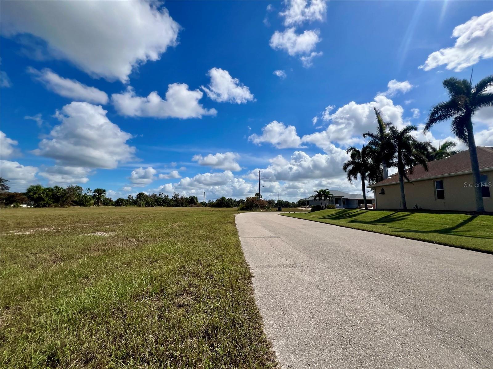 CAPE CORAL - Land