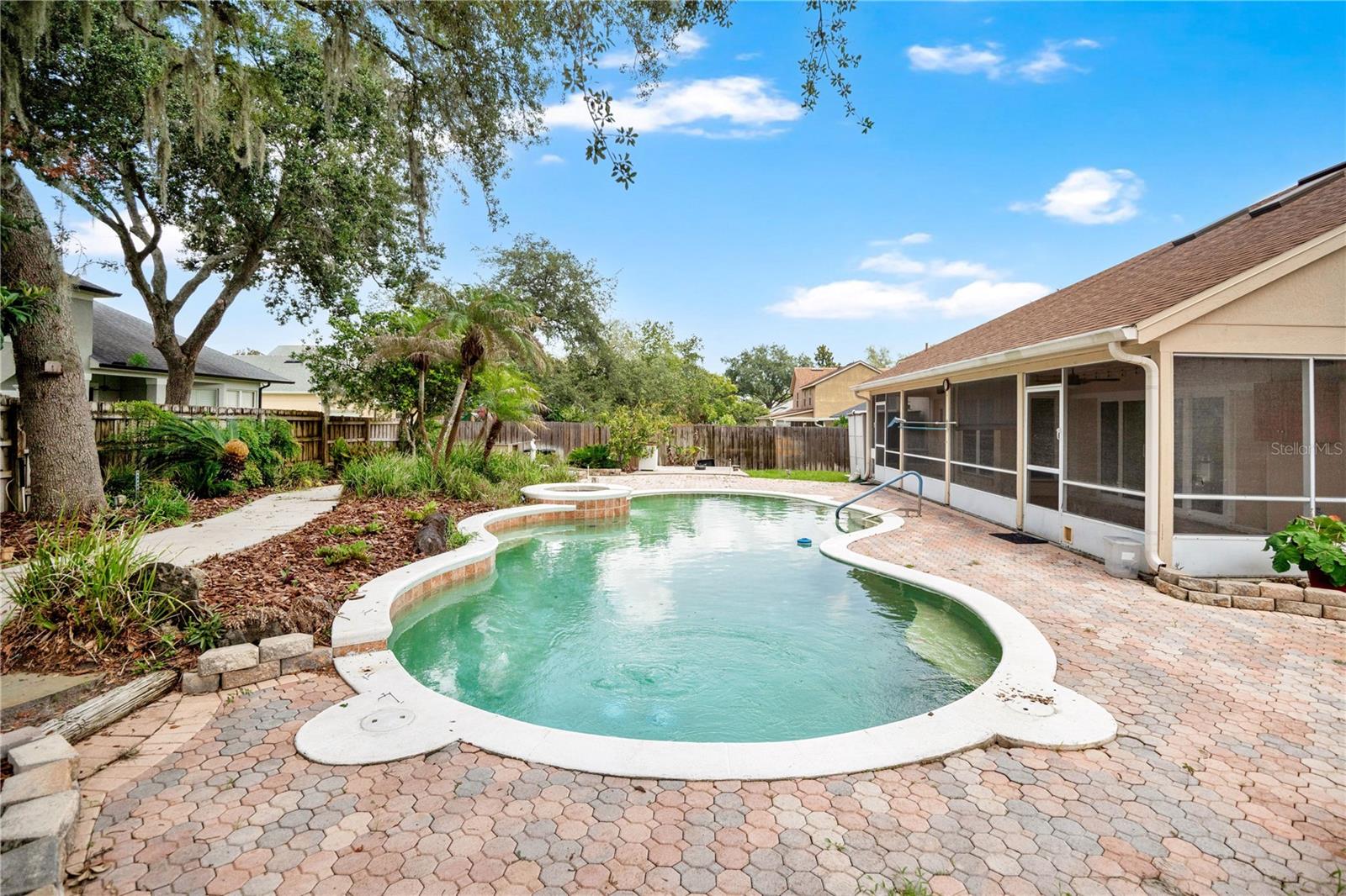 KINGSTON OAKS - Residential
