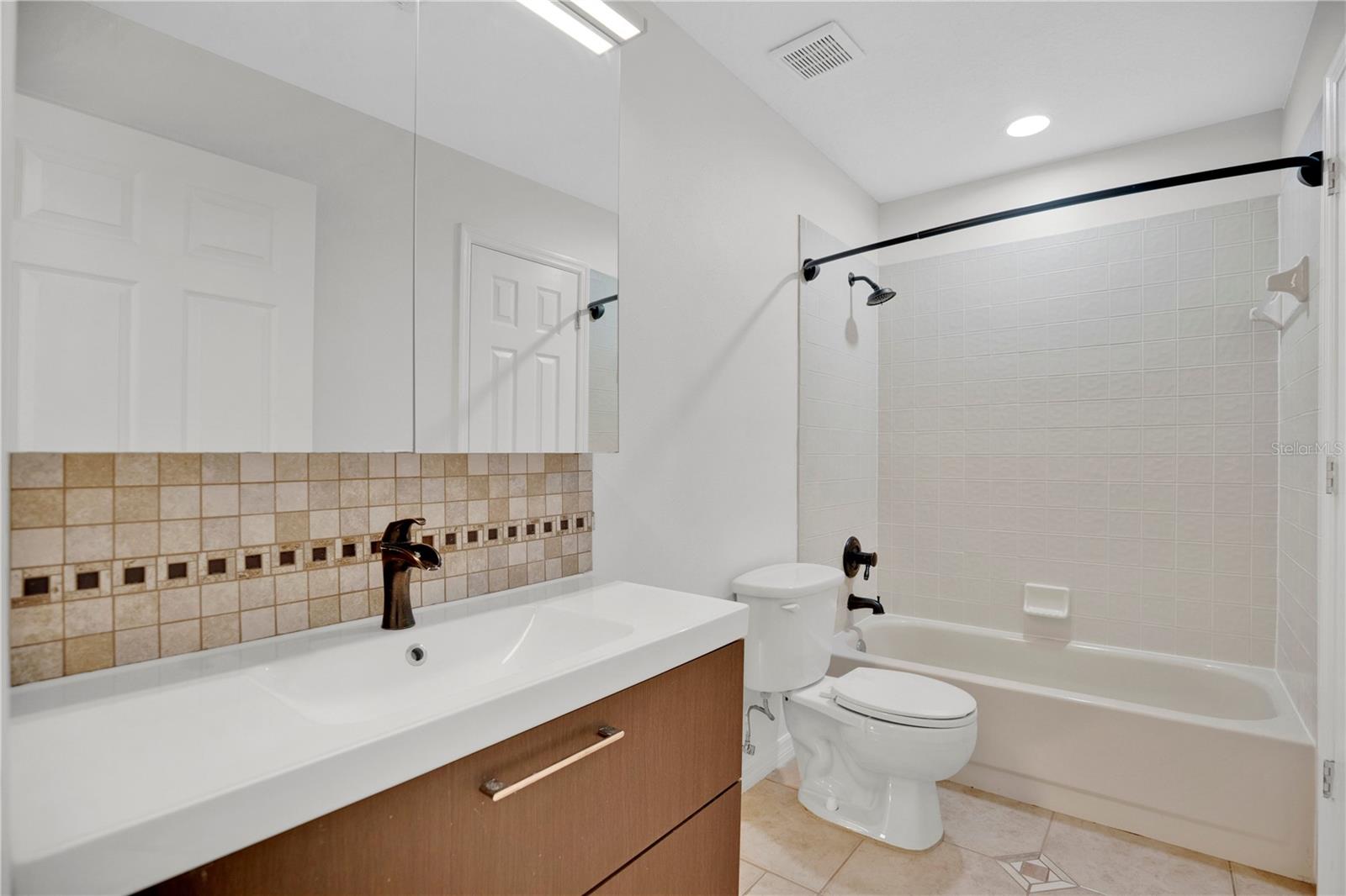 KINGSTON OAKS - Residential