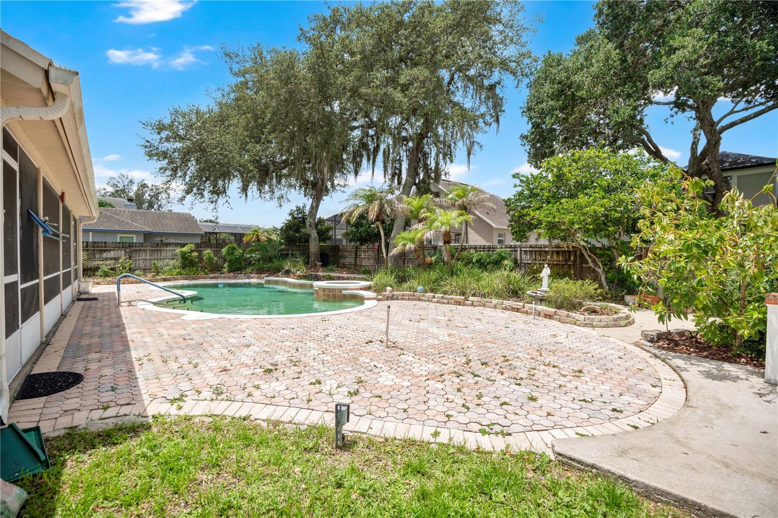 KINGSTON OAKS - Residential