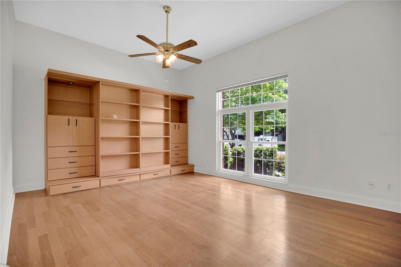 KINGSTON OAKS - Residential