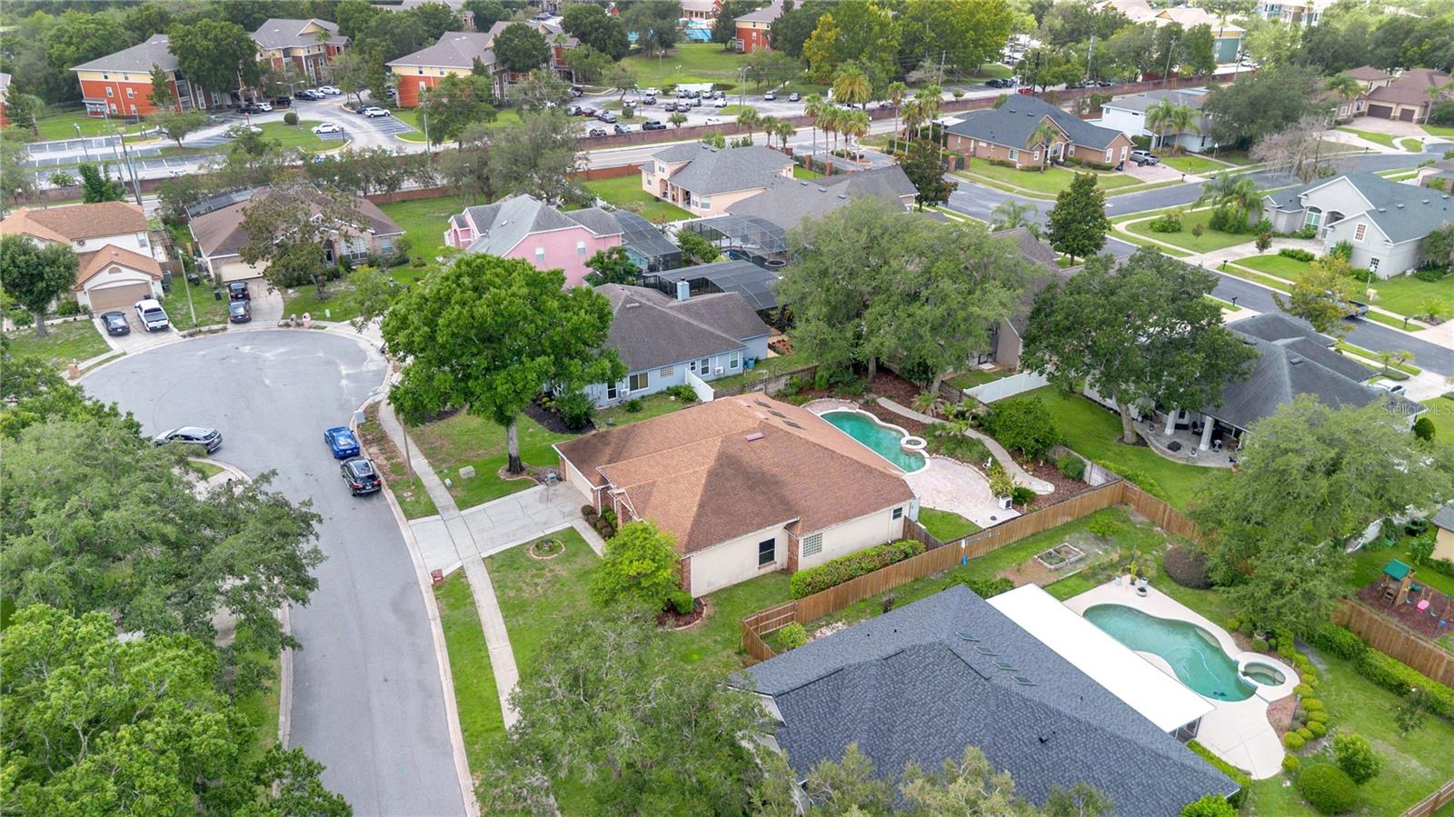 KINGSTON OAKS - Residential