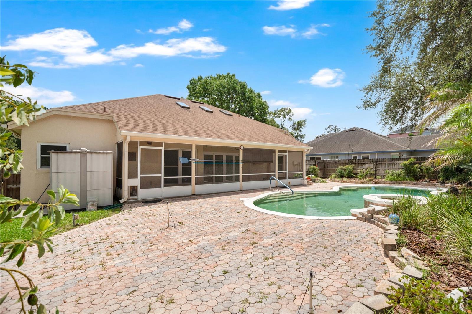 KINGSTON OAKS - Residential