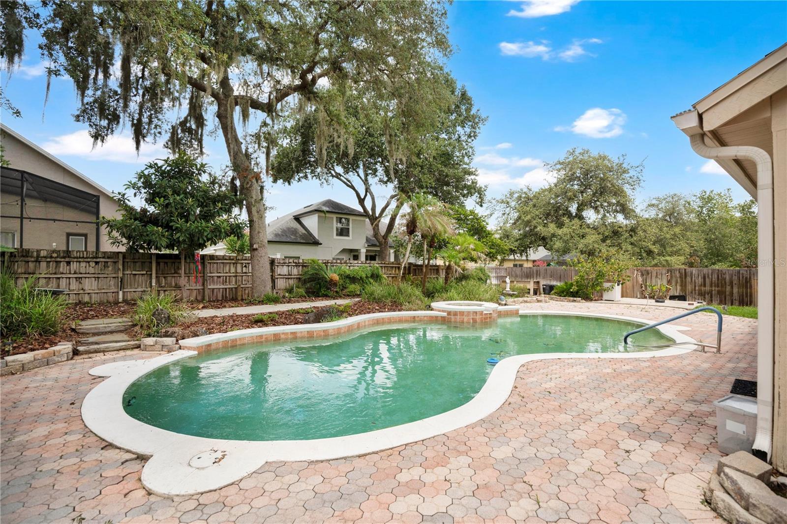 KINGSTON OAKS - Residential