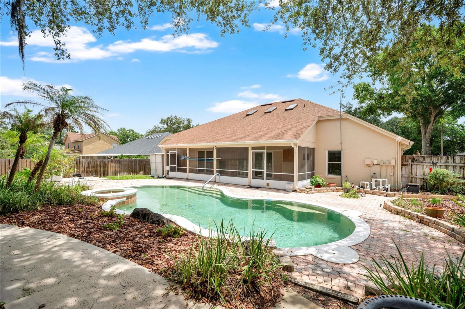 KINGSTON OAKS - Residential