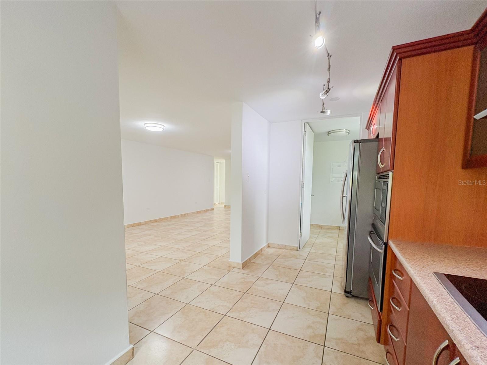 HILLSVIEW PLAZA - Residential