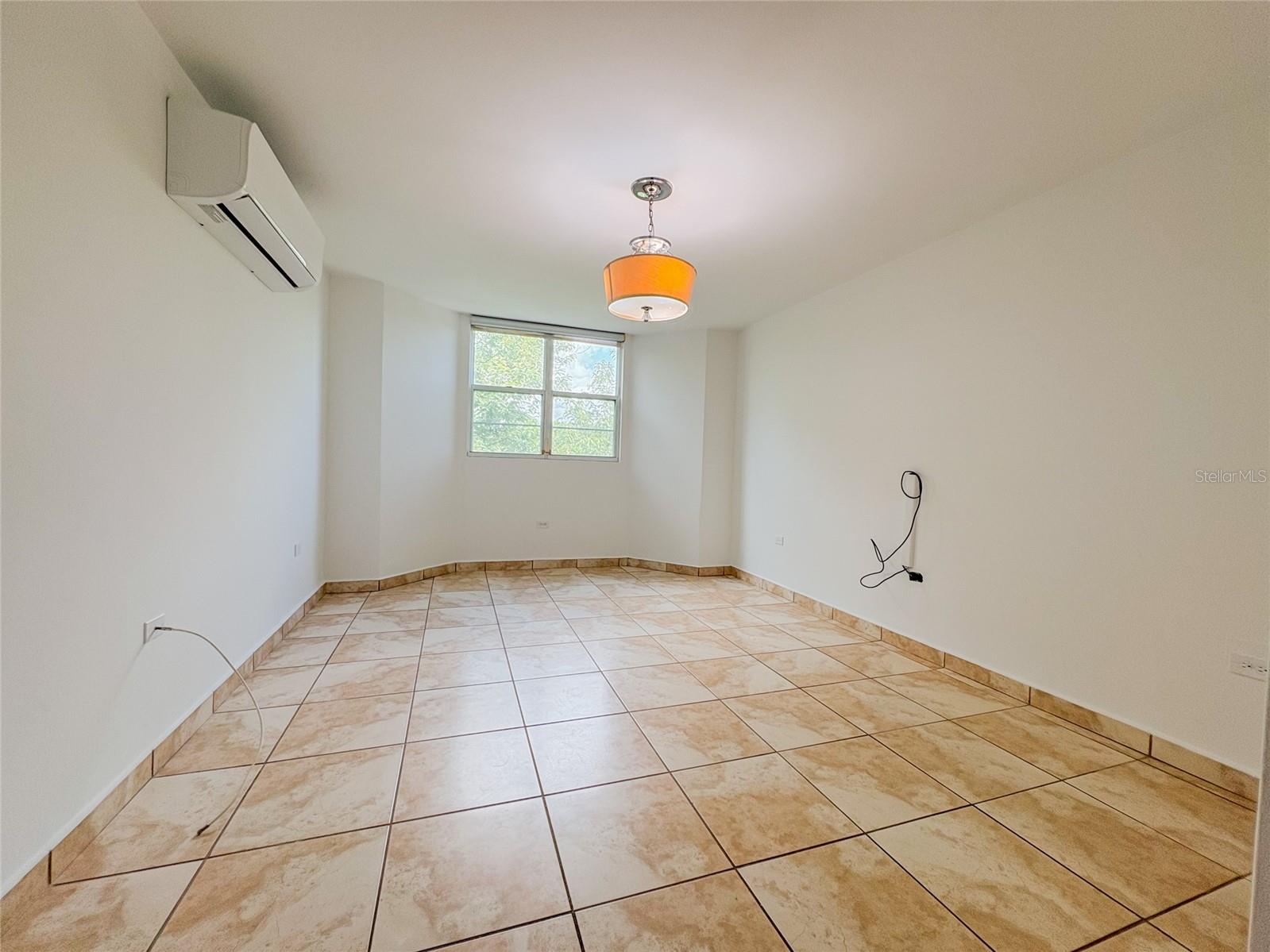 HILLSVIEW PLAZA - Residential