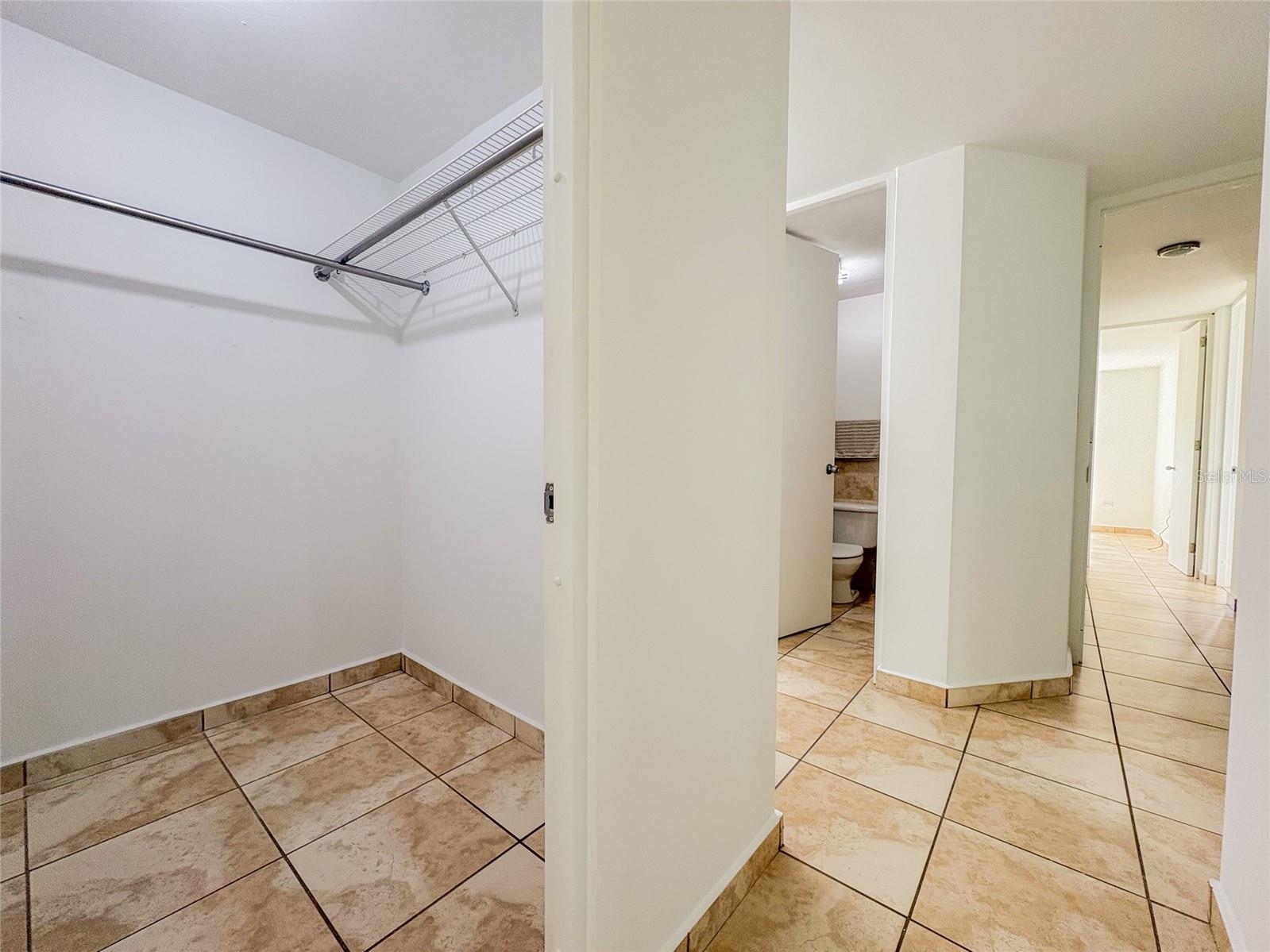 HILLSVIEW PLAZA - Residential
