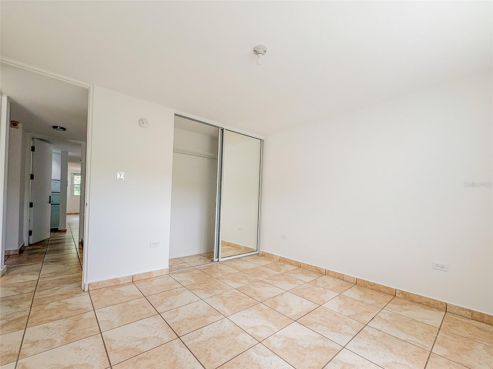 HILLSVIEW PLAZA - Residential