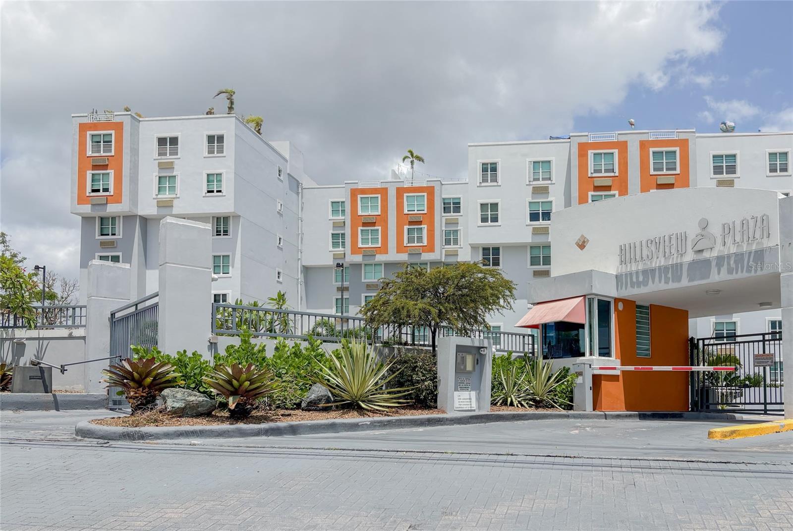 HILLSVIEW PLAZA - Residential