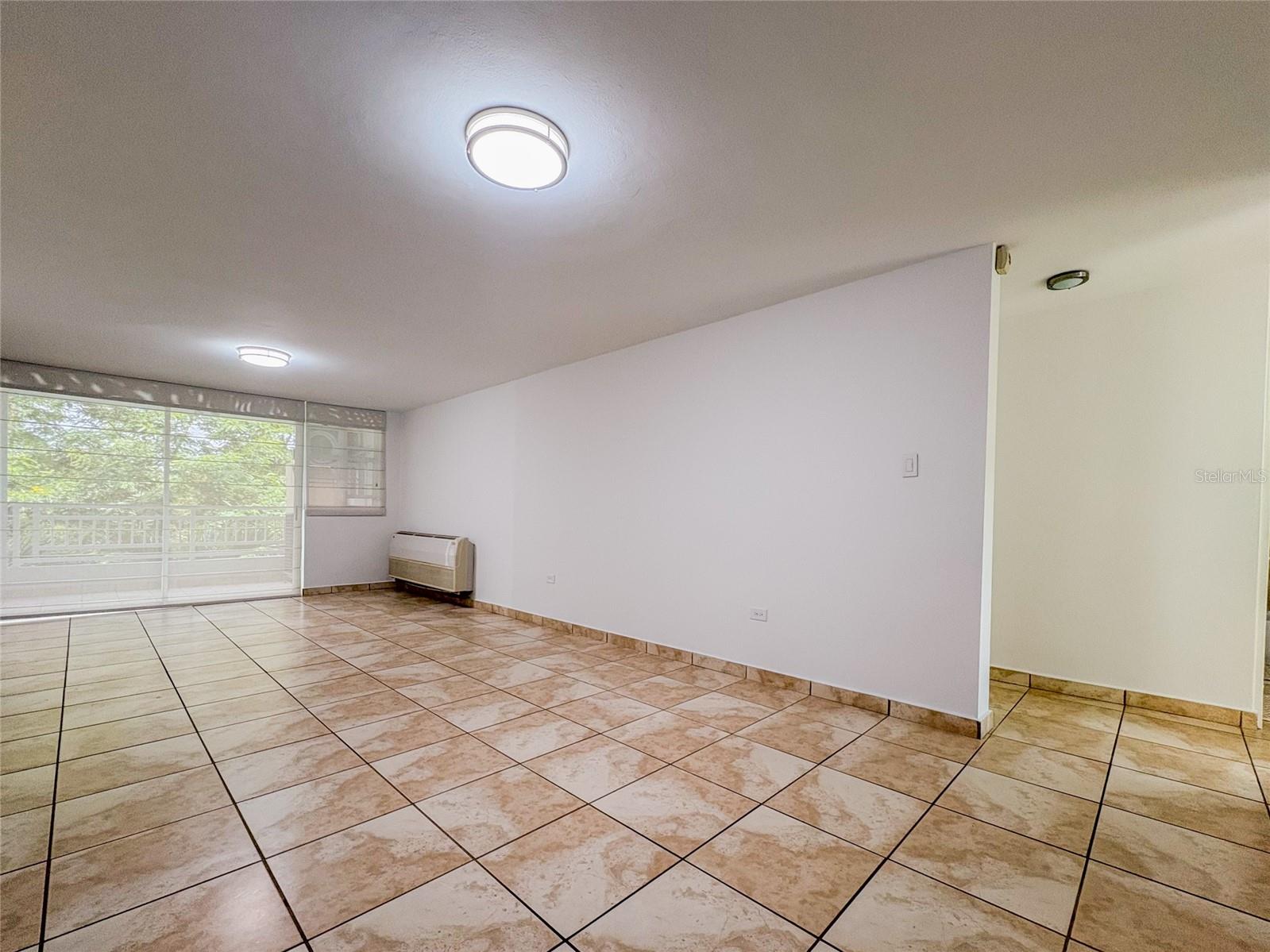 HILLSVIEW PLAZA - Residential