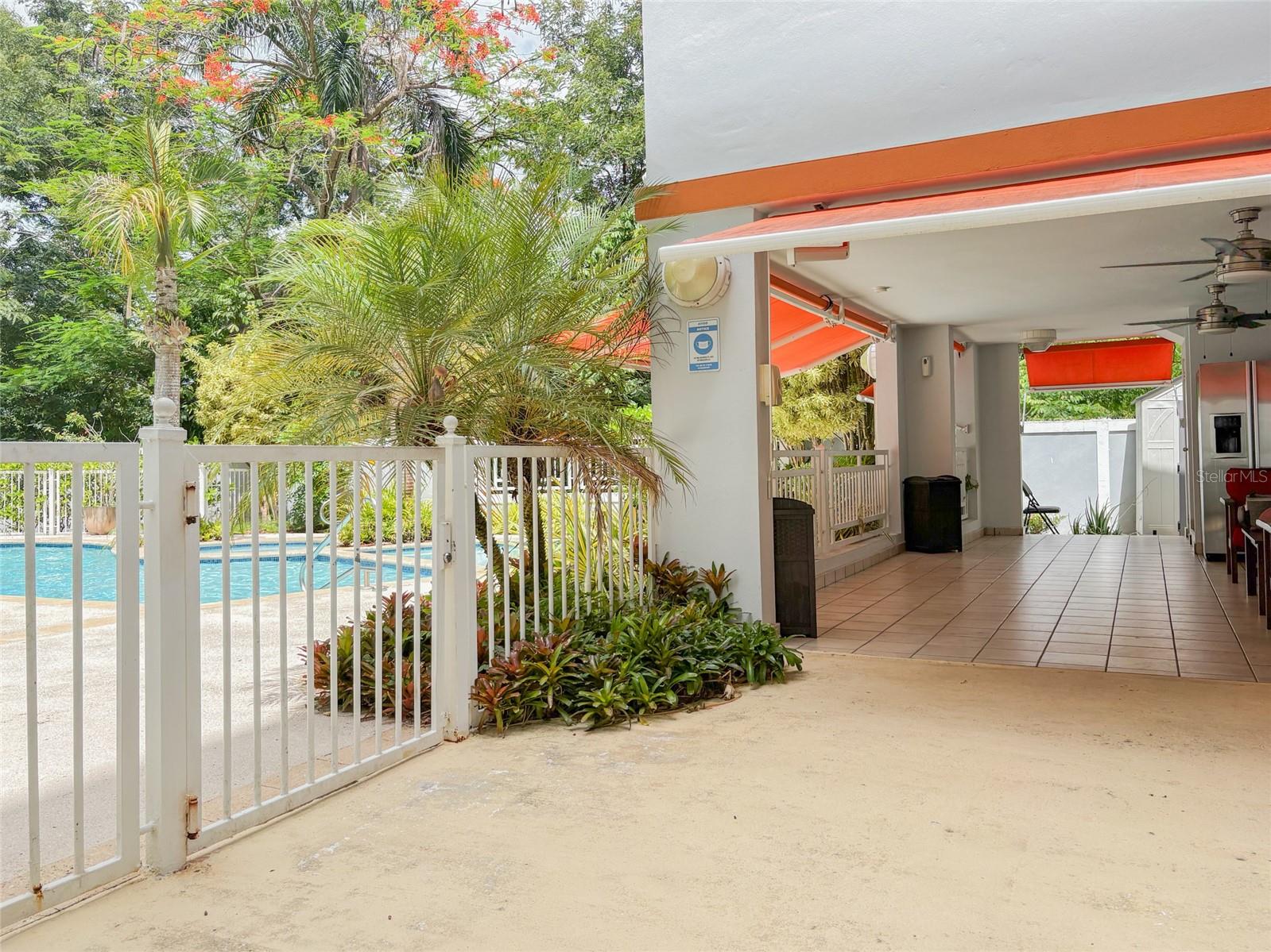 HILLSVIEW PLAZA - Residential