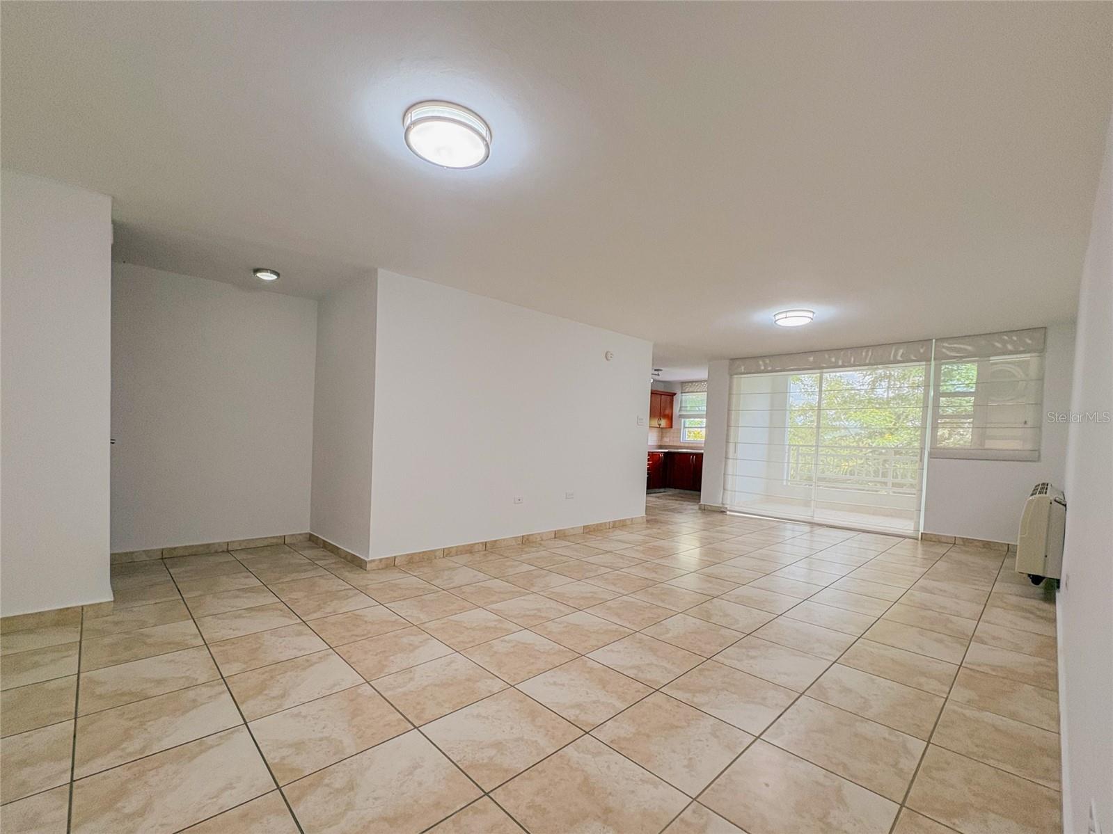 HILLSVIEW PLAZA - Residential