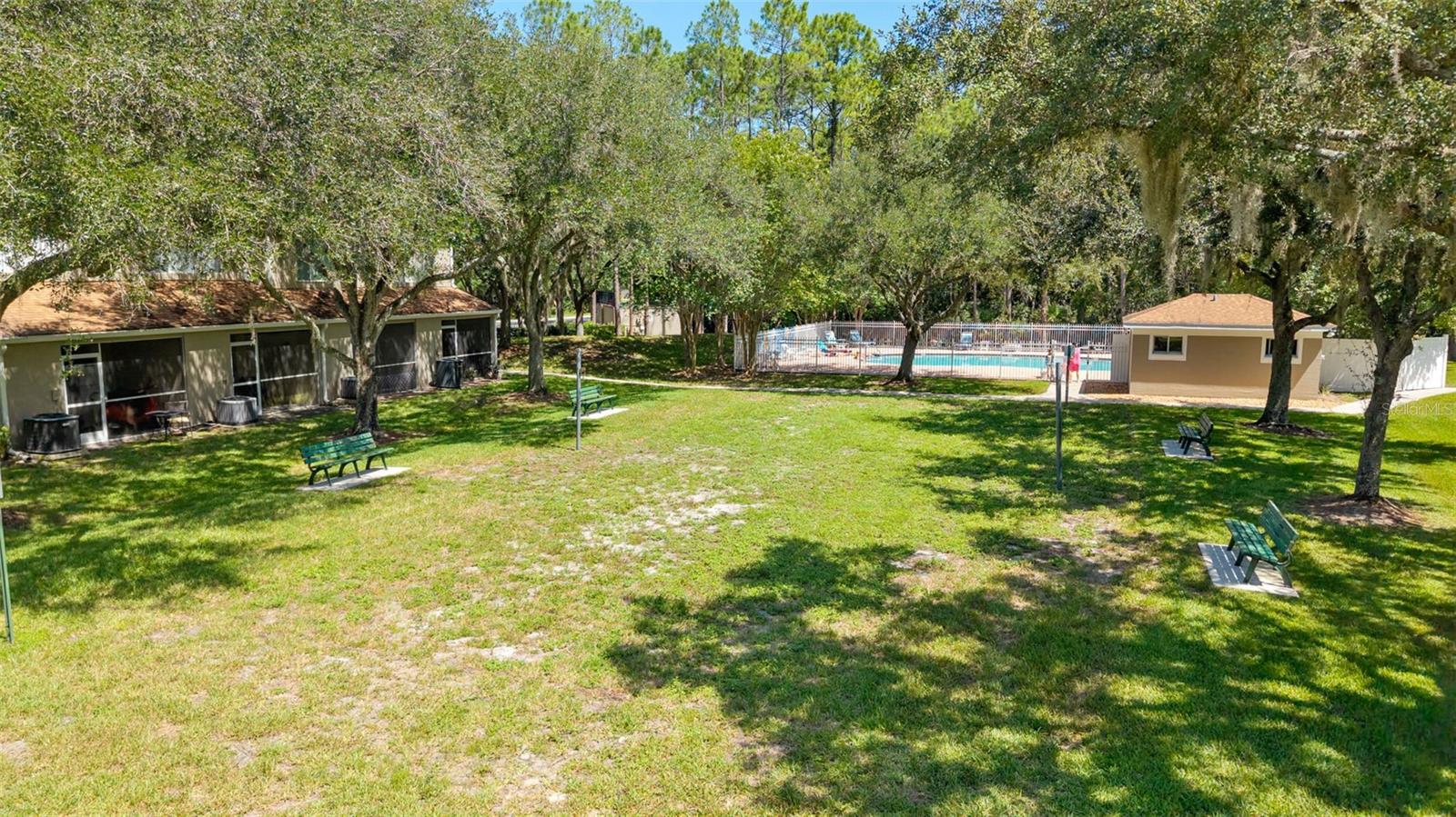 HUNTERS KEY TWNHMS AT NORT - Residential