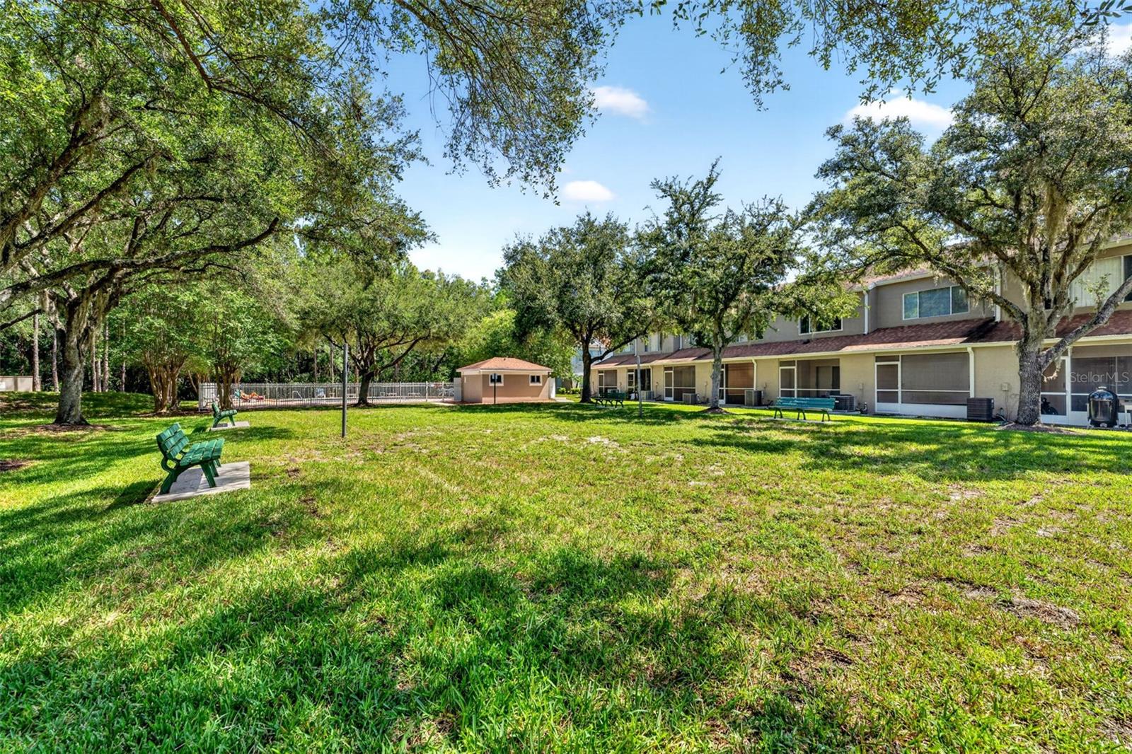 HUNTERS KEY TWNHMS AT NORT - Residential