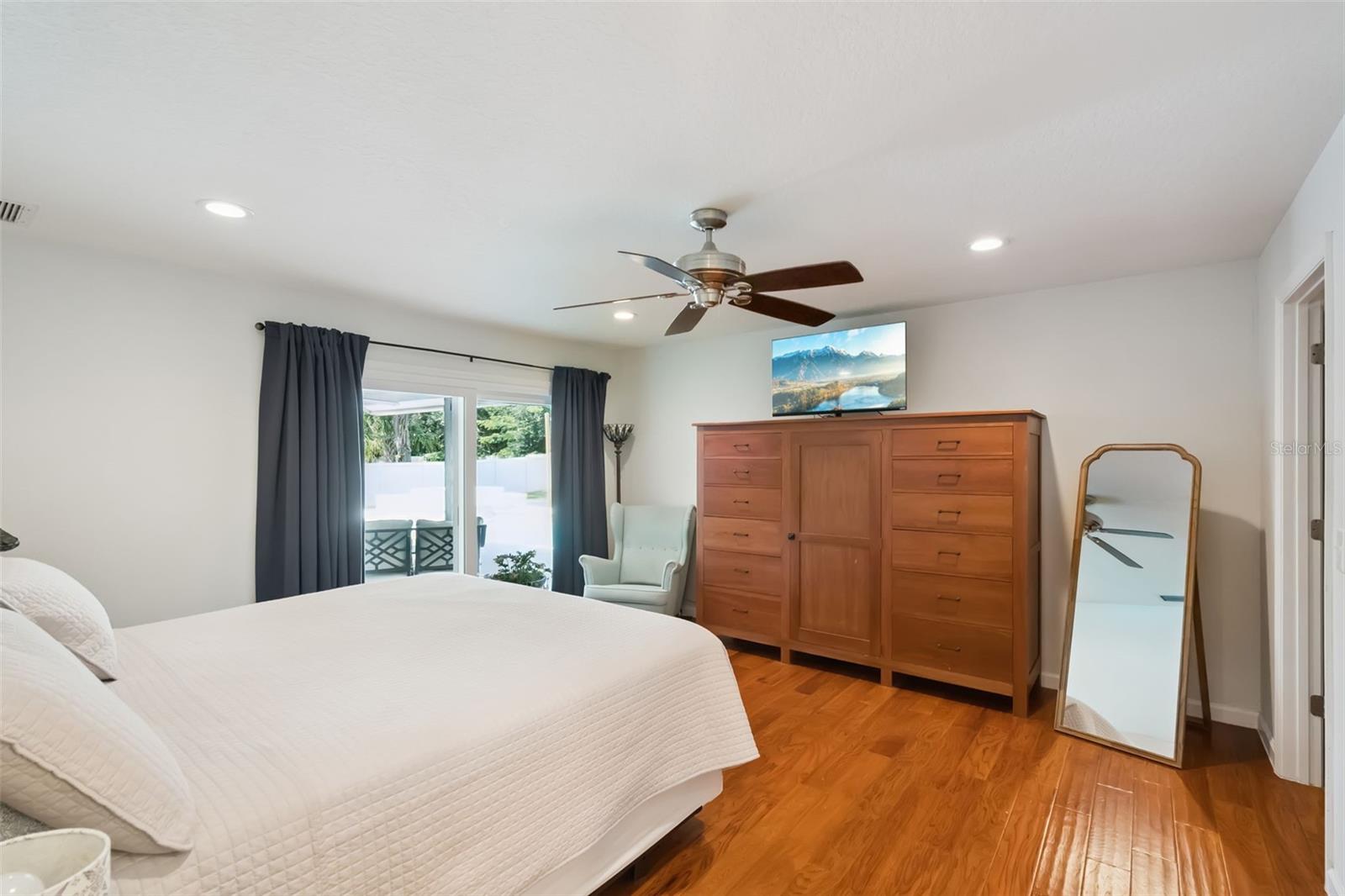 NORTHRIDGE - Residential