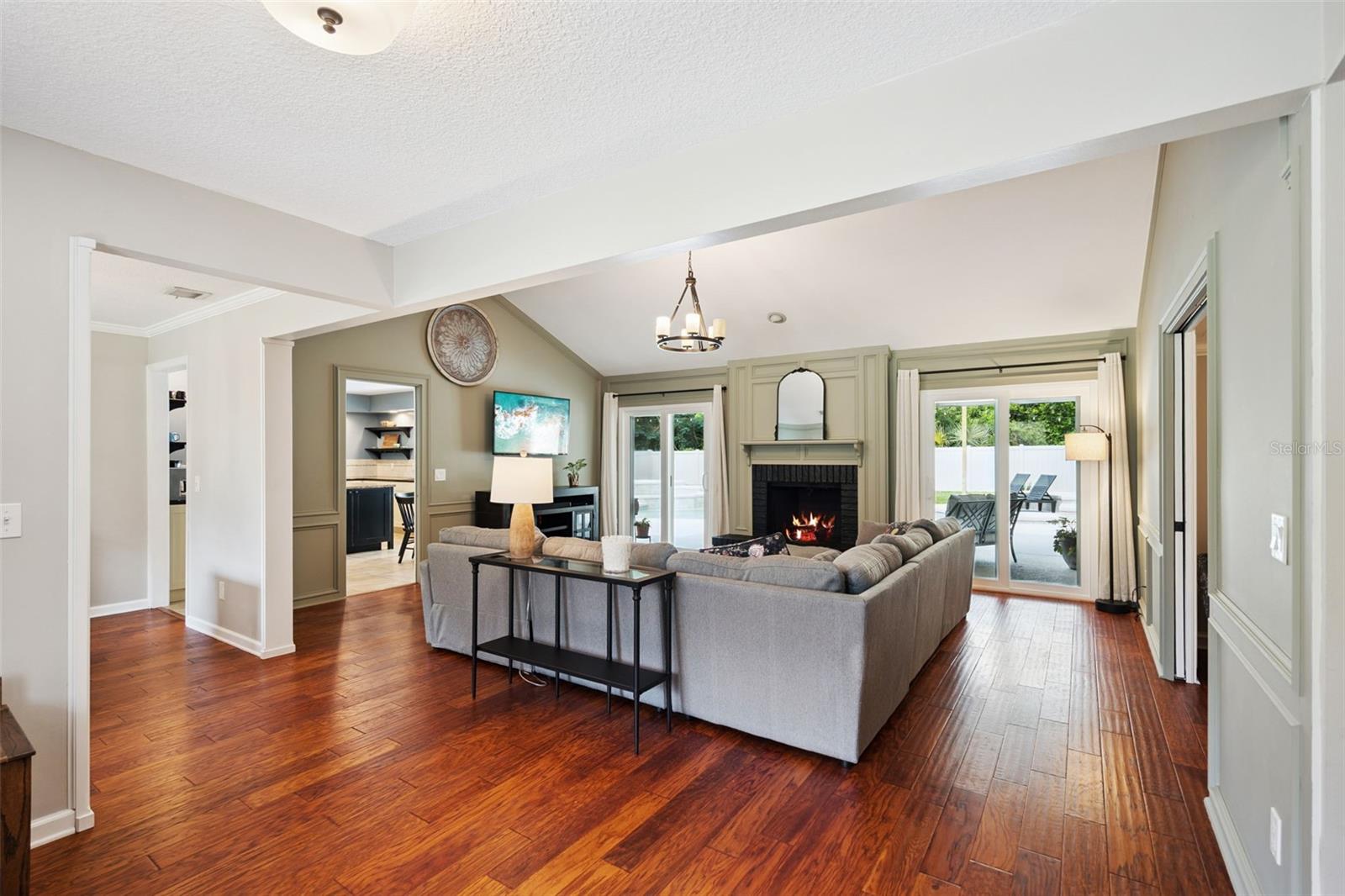 NORTHRIDGE - Residential