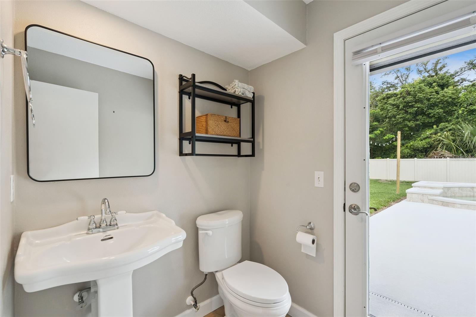 NORTHRIDGE - Residential