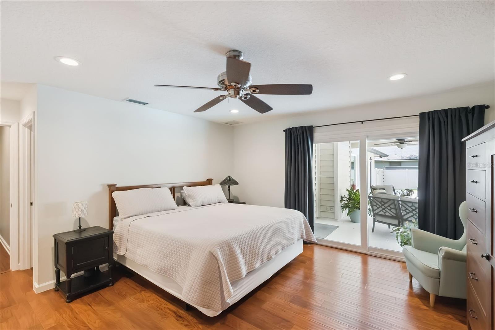 NORTHRIDGE - Residential