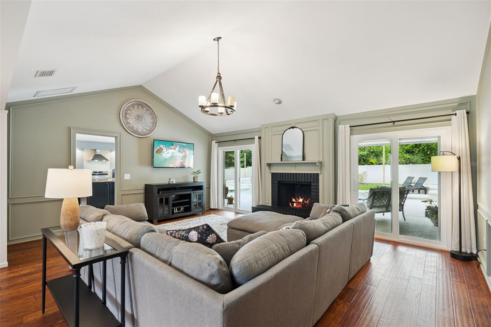 NORTHRIDGE - Residential