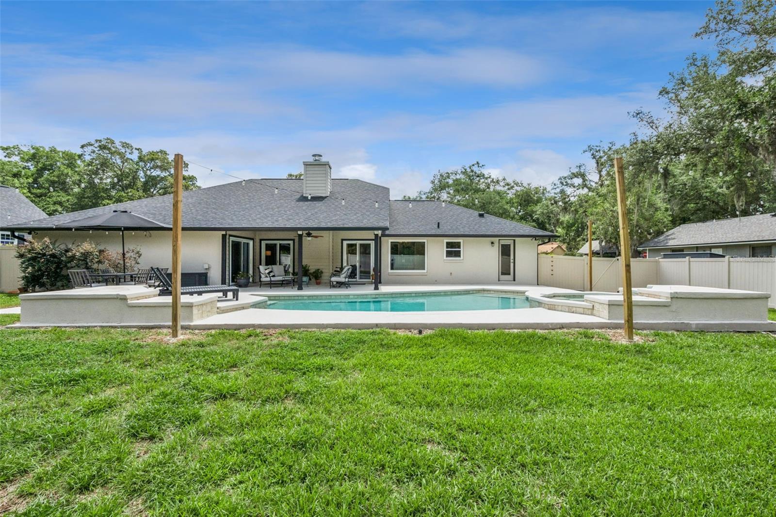 NORTHRIDGE - Residential