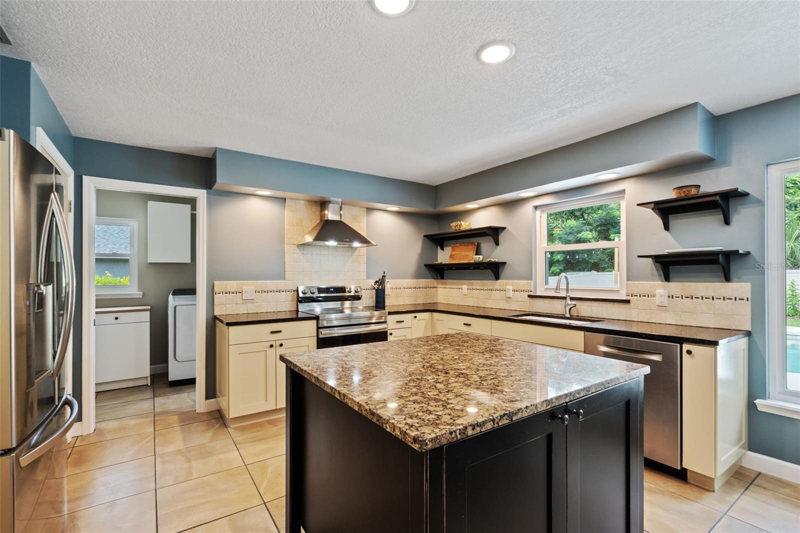 NORTHRIDGE - Residential