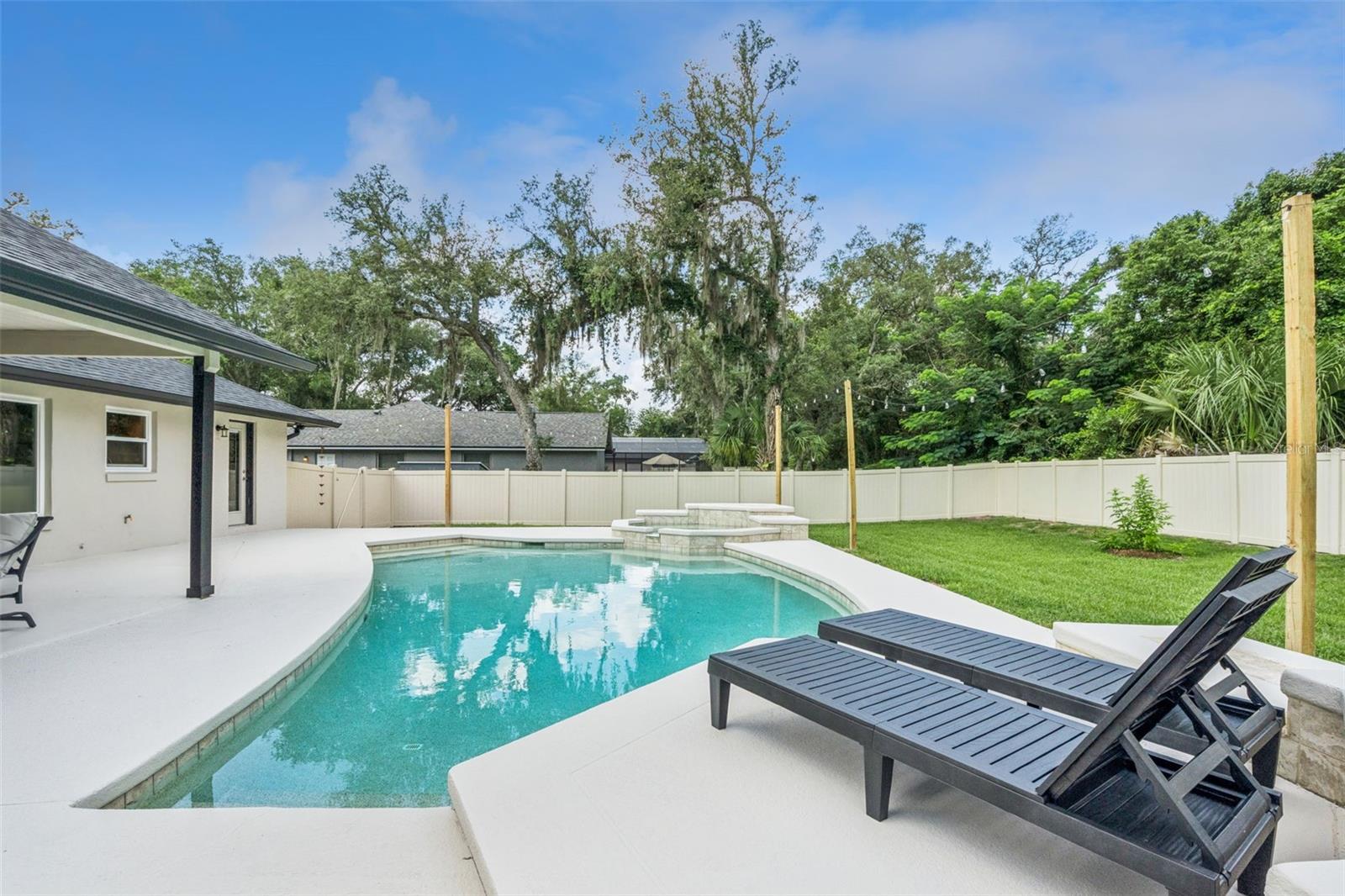 NORTHRIDGE - Residential