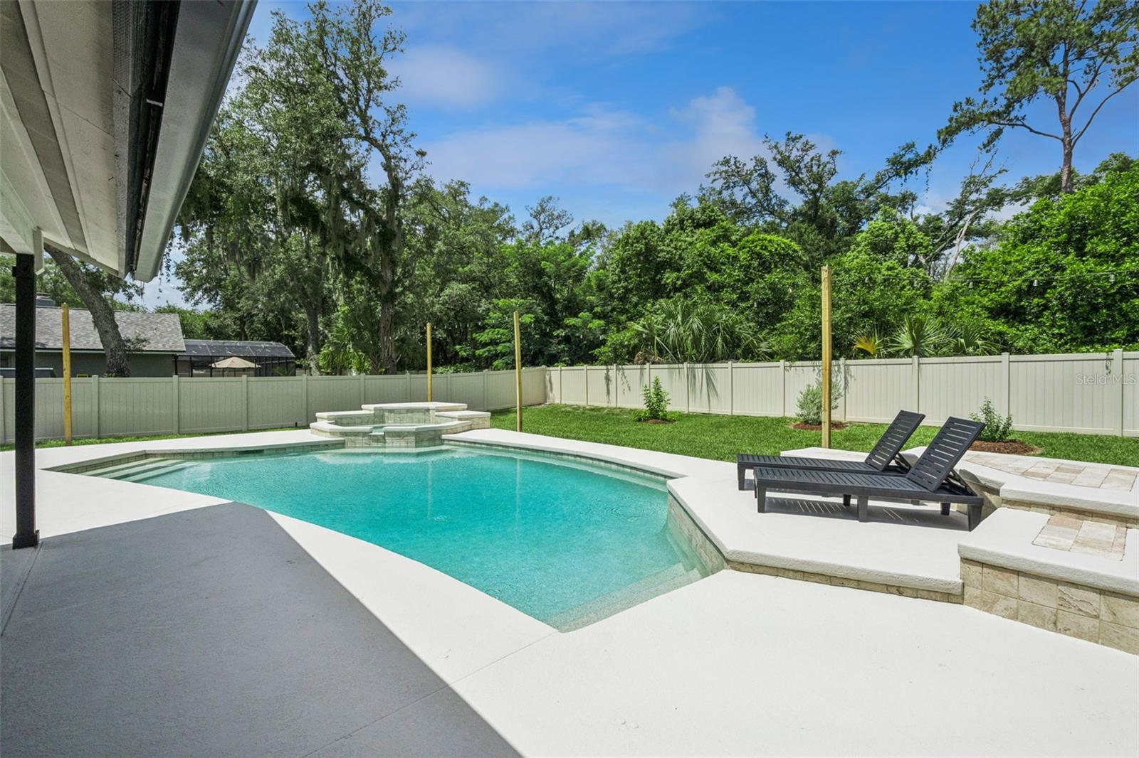 NORTHRIDGE - Residential