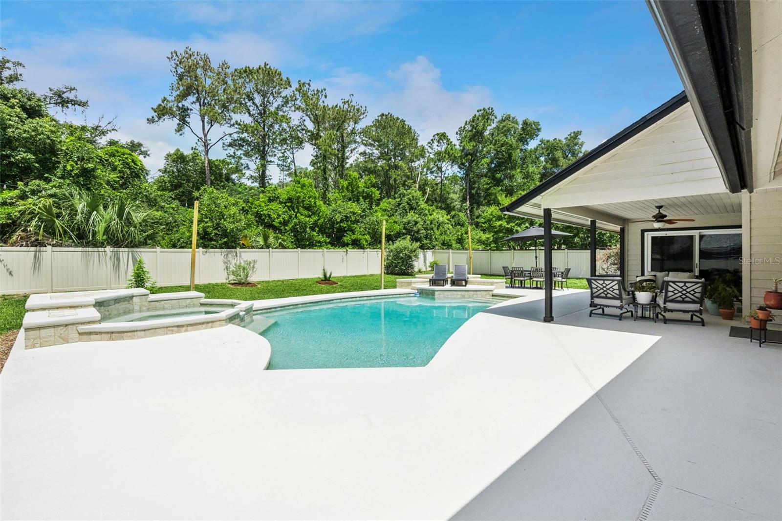 NORTHRIDGE - Residential