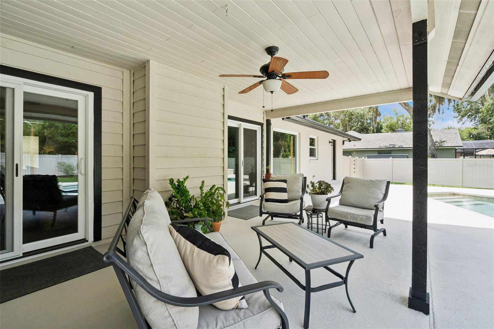 NORTHRIDGE - Residential
