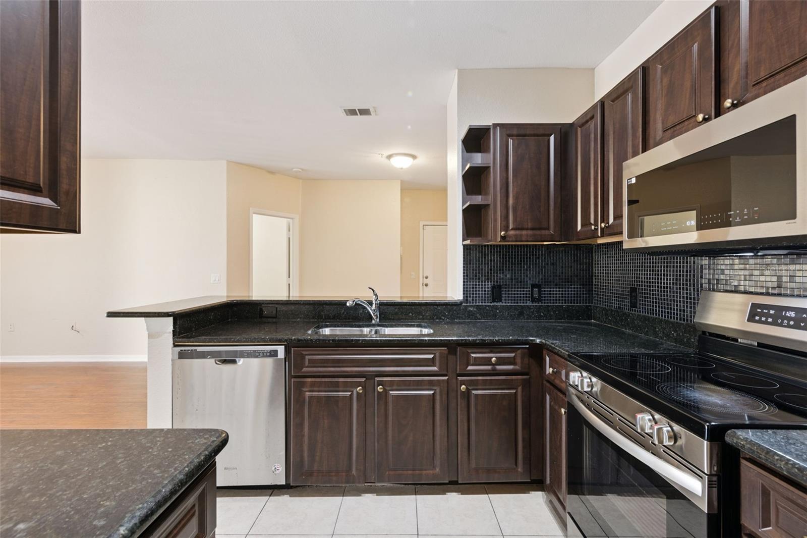 VISCONTI WEST CONDO - Residential