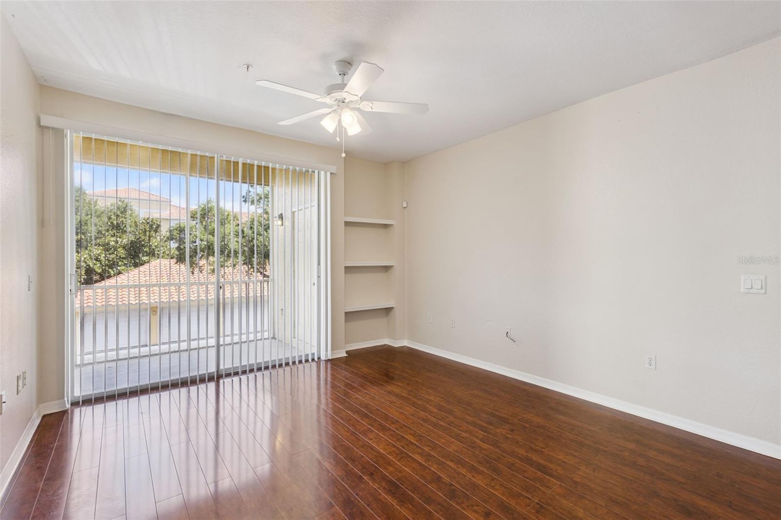 VISCONTI WEST CONDO - Residential