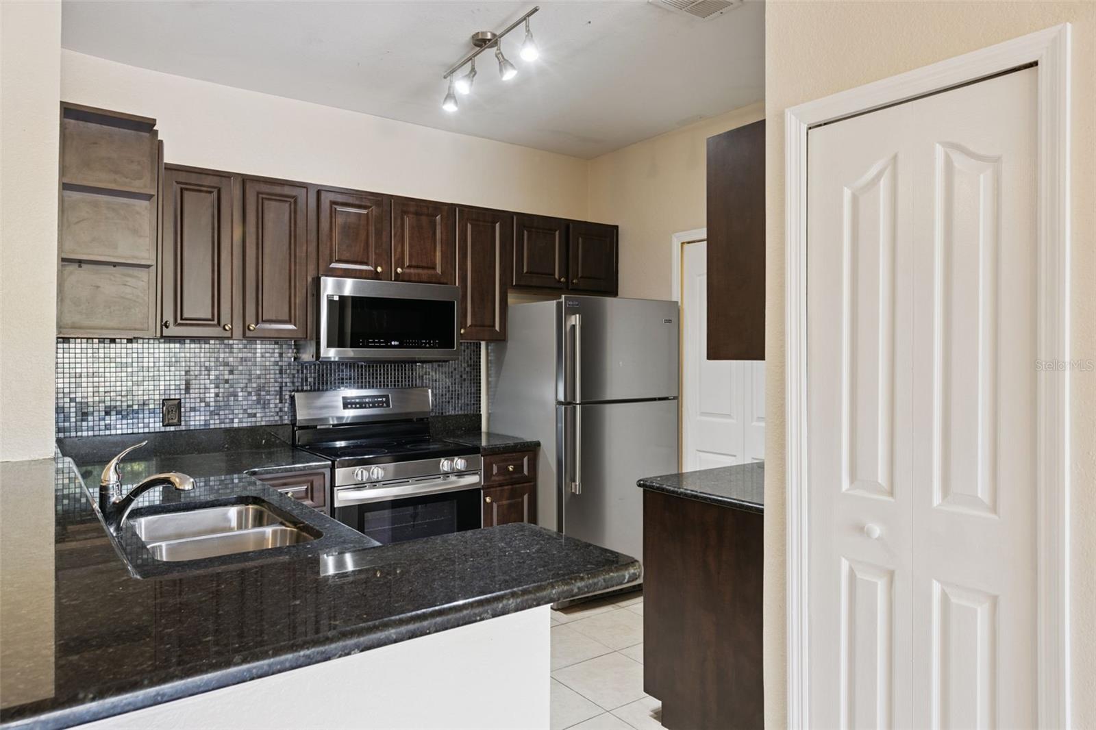 VISCONTI WEST CONDO - Residential