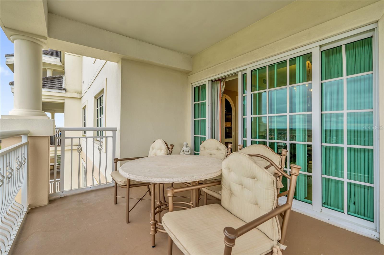 REUNION GRANDE CONDO - Residential