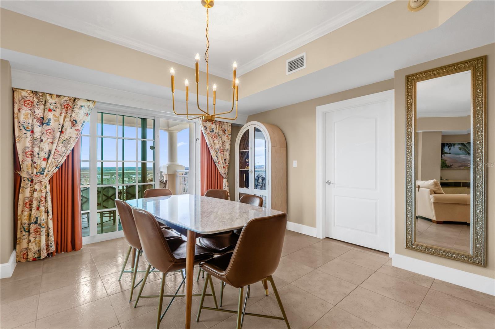 REUNION GRANDE CONDO - Residential
