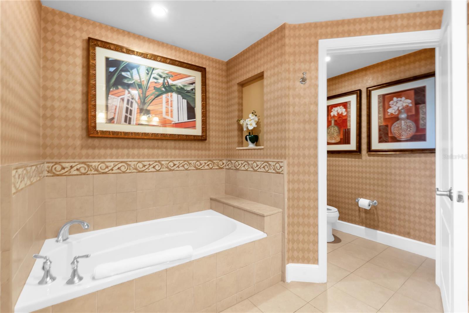 REUNION GRANDE CONDO - Residential