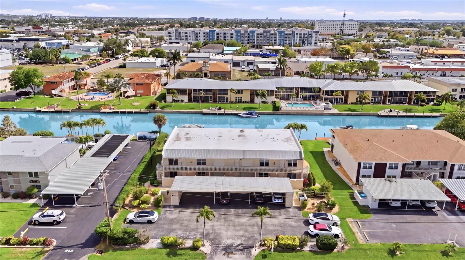 VILLA GRANDE CONDO 01 - Residential