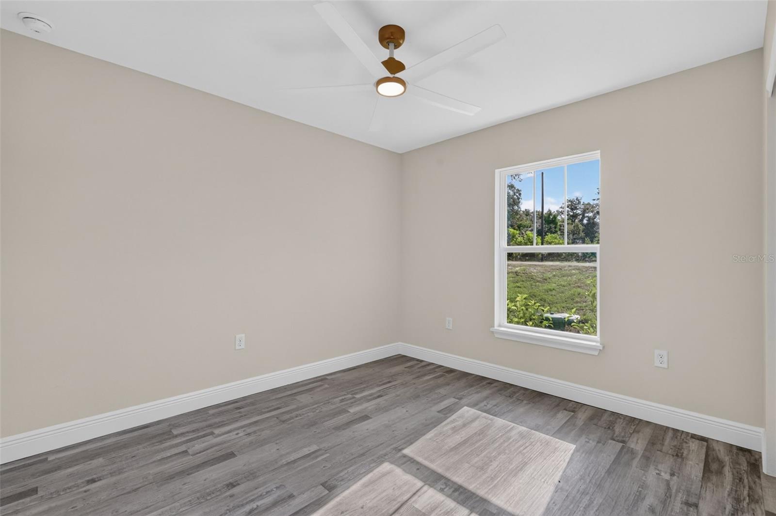 SILVER SPRINGS SHORES - Residential