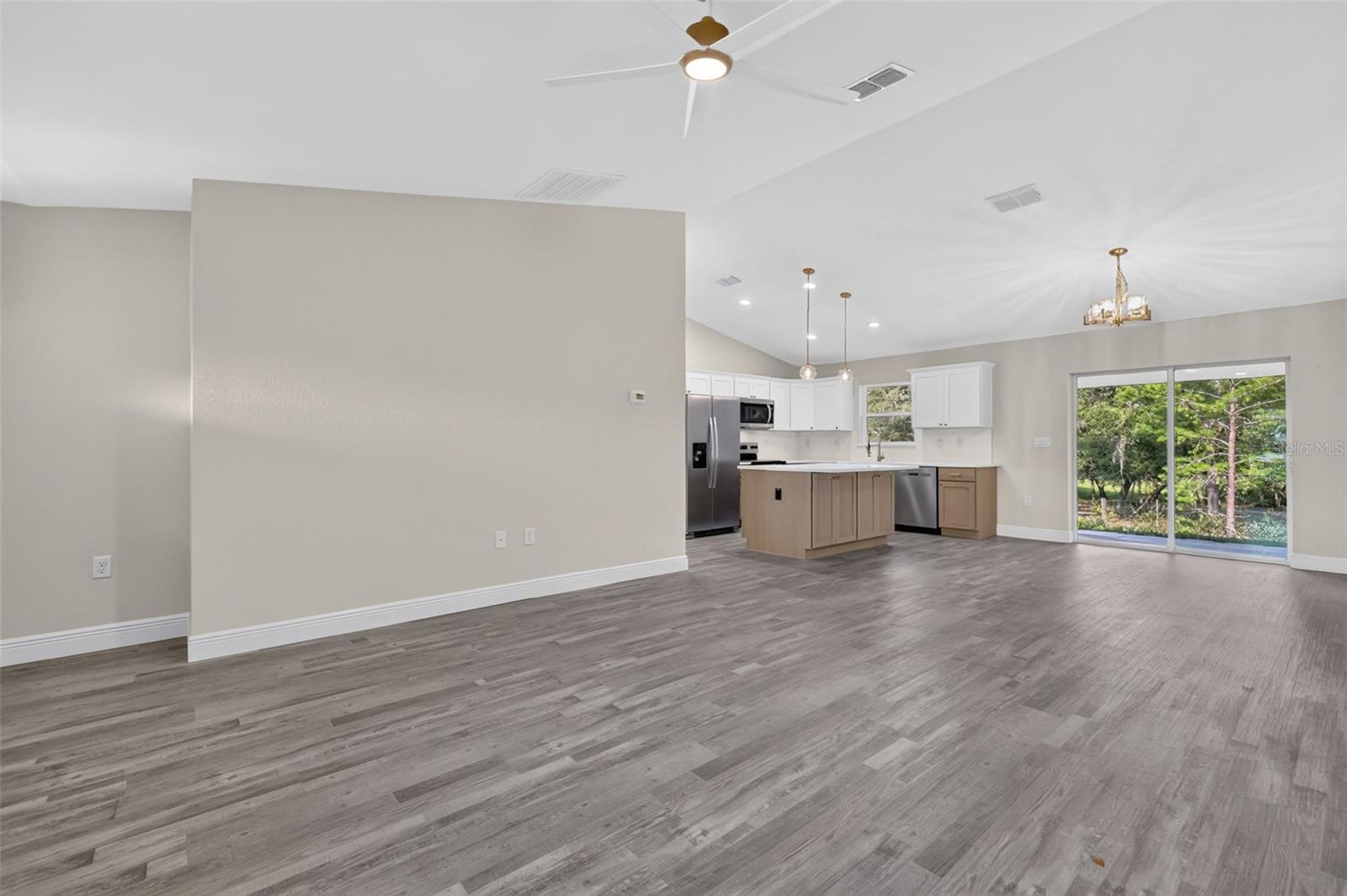 SILVER SPRINGS SHORES - Residential