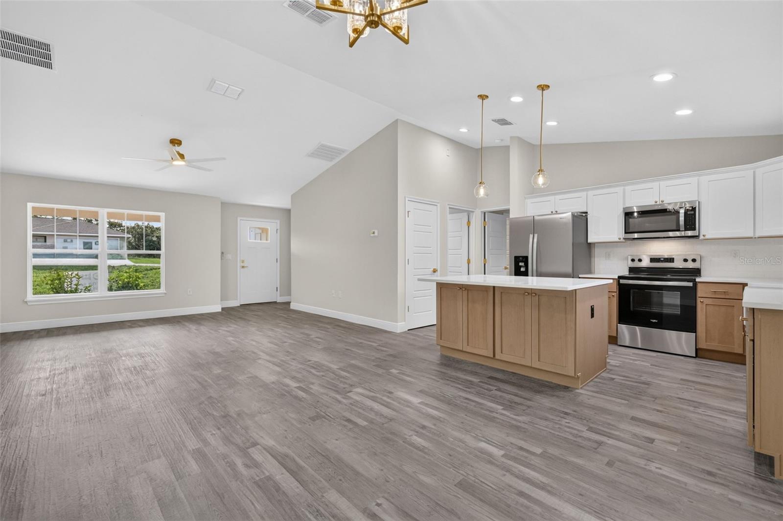 SILVER SPRINGS SHORES - Residential